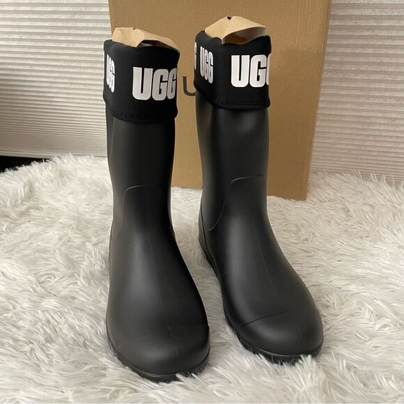 UGG WOMENS SIENNA MATTE GRAPHIC TALL RUBBER BOOTS WATERPROOF BLACK SZ 5 NEW - Picture 2 of 7